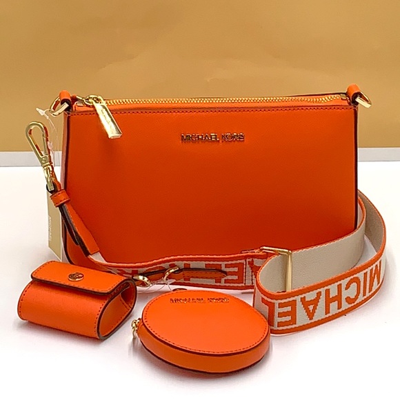 MICHAEL KORS JET SET TRAVEL SMALL SHOULDER CROSSBODY
BAG WITH TECH ATTCHD - Picture 3 of 16